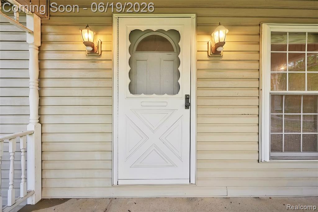 778 Manzano Drive, Wolverine Lake, MI 48390 — Photo 5