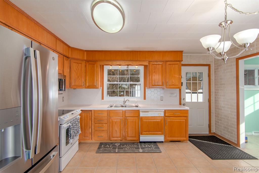 600 NORTH Road, Fenton, MI 48430 — Photo 7