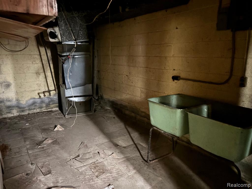 9555 SCHAEFER, Detroit, MI 48227 — Photo 11