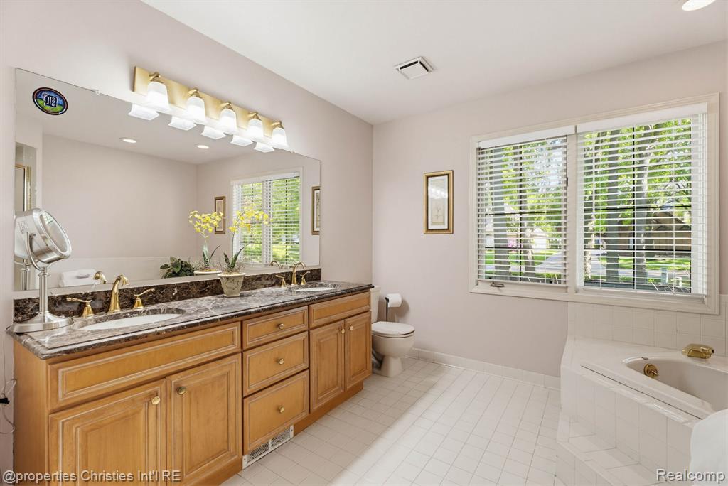 14281 Bournemuth Drive, Utica, MI 48315 — Photo 43