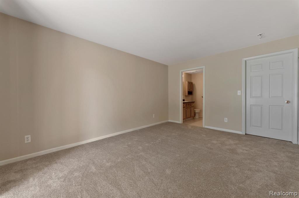 46254 CAVALIER Drive, Macomb, MI 48044 — Photo 30