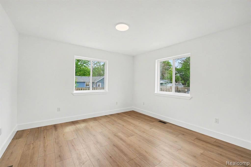 6056 Pearl Street, Burton, MI 48509 — Photo 11