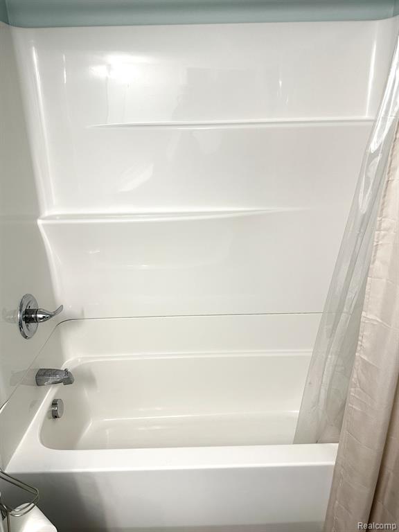 7878 E M-36, Hamburg, MI — Photo 16