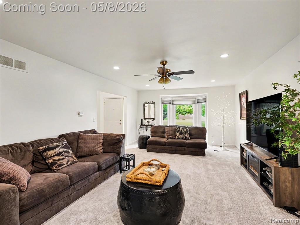 15596 Huntcliff Drive, 40, Macomb, MI 48044 — Photo 6