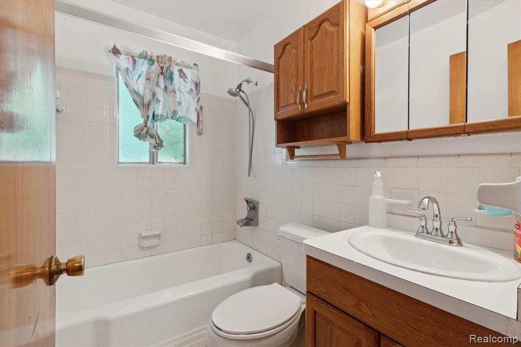 6918 Gilman Street, Garden City, MI — Photo 16
