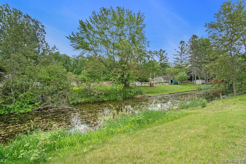 6954 LAKEVIEW Drive, Hubbard Lake, MI 49747 — Photo 24