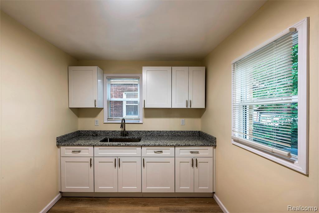 8087 Cloverlawn Street, Detroit, MI 48204 — Photo 6