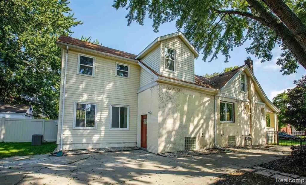 907 UNIVERSITY PL, Grosse Pointe, MI 48230 — Photo 35