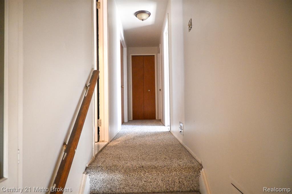 433 Dutch Mill Drive, Flushing, MI 48433 — Photo 17