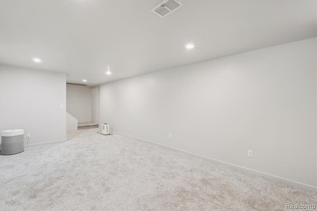 5374 Apple Hill Court, Flushing, MI 48433 — Photo 32