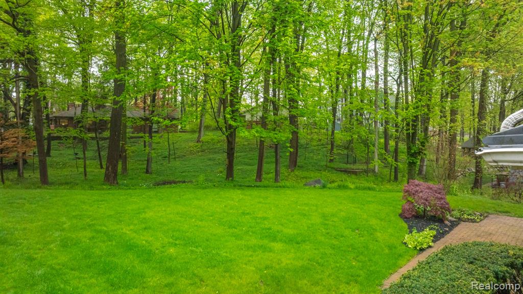 46270 BLOOMCREST Drive, Northville, MI 48167 — Photo 61