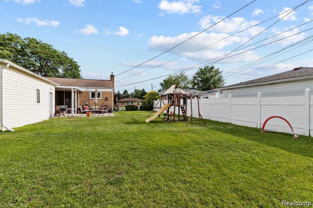 8575 DARLENE Street, Warren, MI 48093 — Photo 29