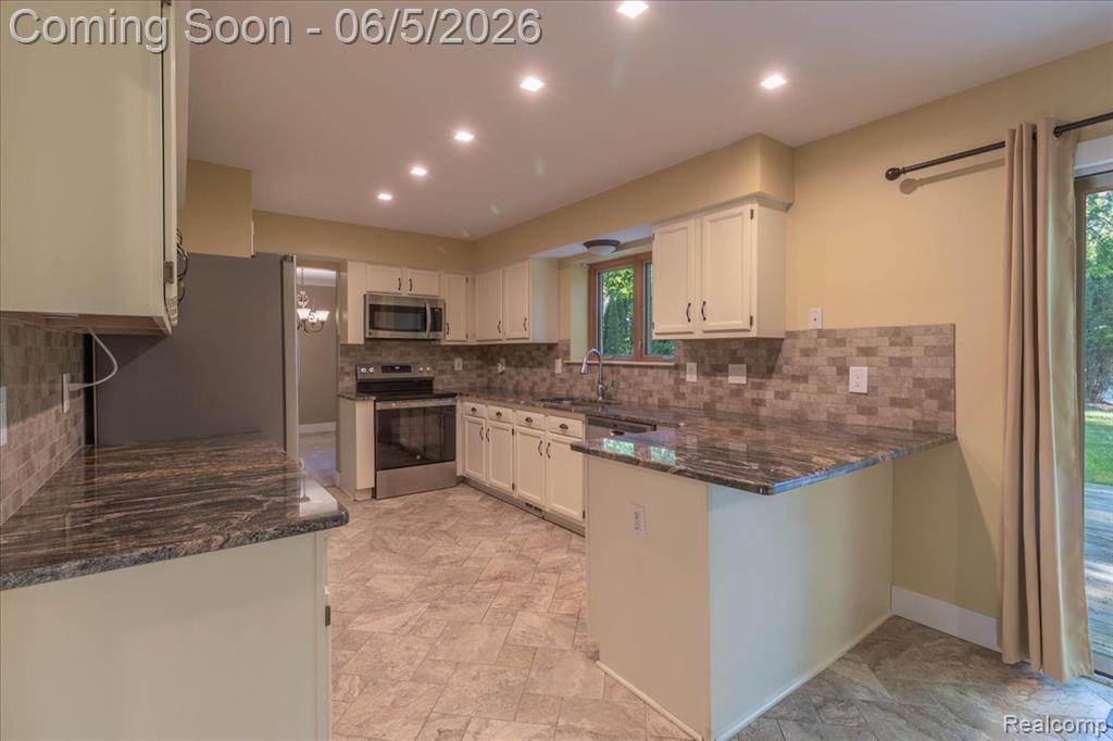 5736 Shannon Lane, Clarkston, MI 48348 — Photo 11