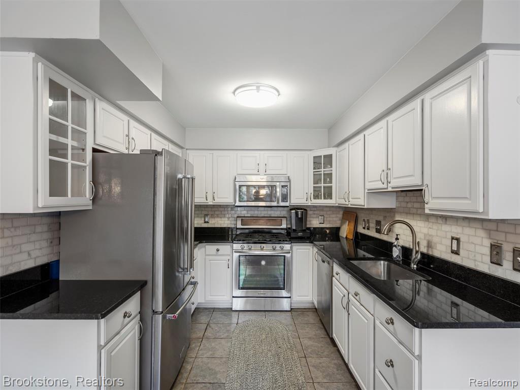 1652 S Hill Circle, Bloomfield Hills, MI 48304 — Photo 14