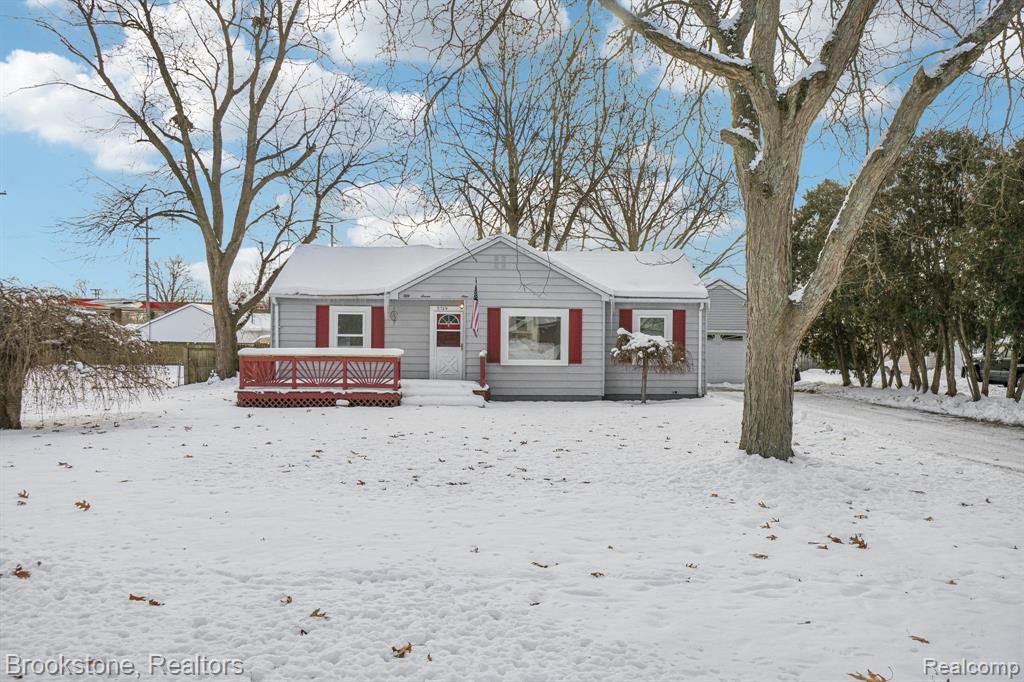 5729 Graves Street, Waterford, MI 48327 — front exterior