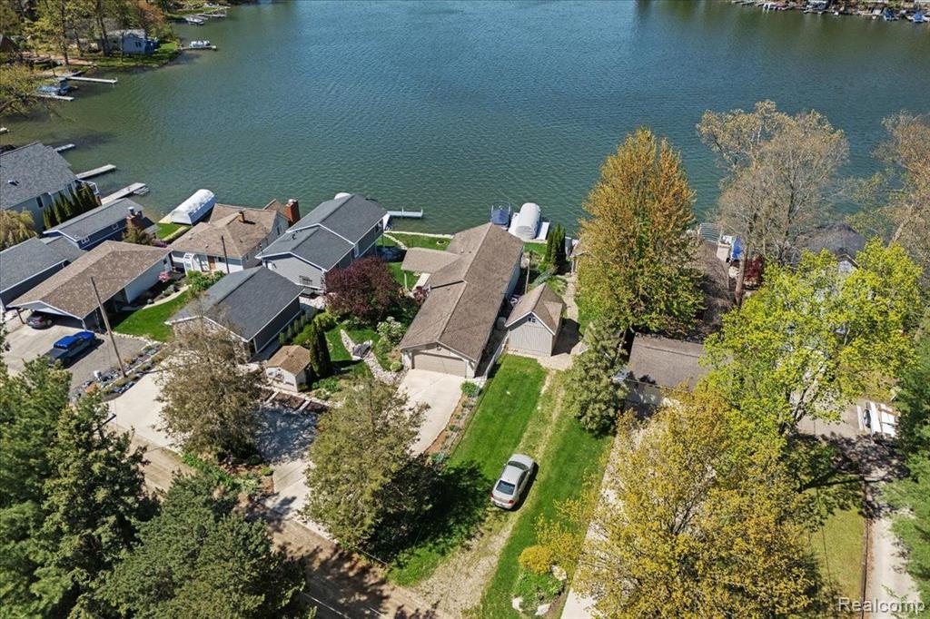 6521 HARTWOOD Drive, Fenton, MI 48430 — Photo 45