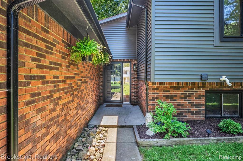 5067 Algonquin Boulevard, Clarkston, MI 48348 — Photo 6