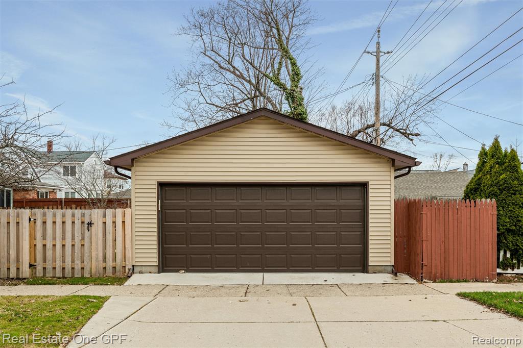 1488 Roslyn Road, Grosse Pointe Woods, MI 48236 — Photo 36