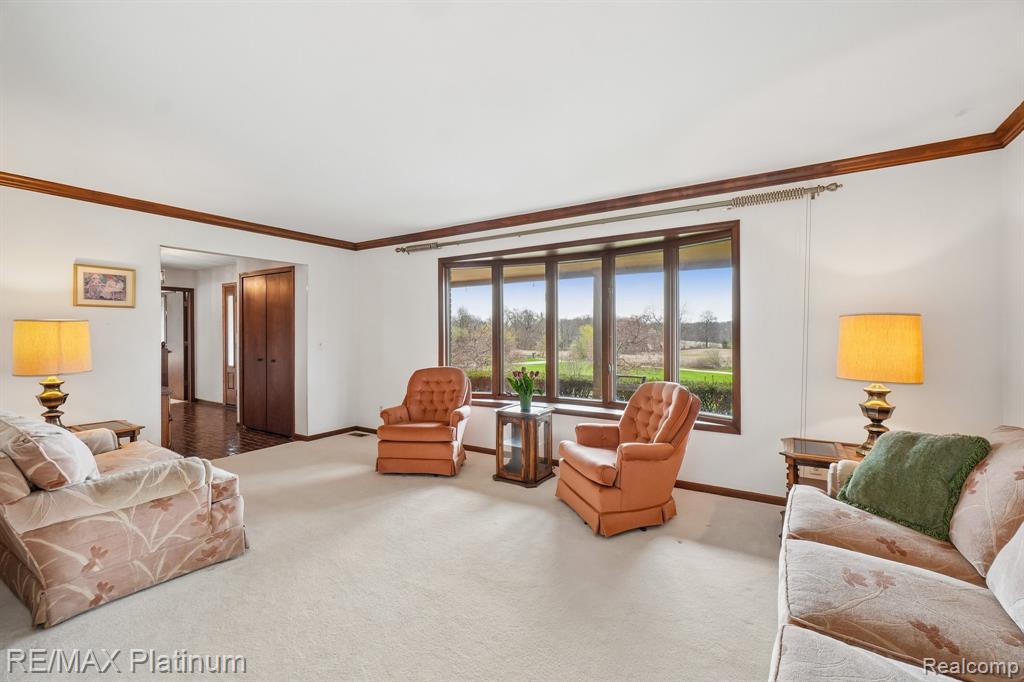 555 Crawford Farm Lane, Milford, MI 48380 — Photo 10