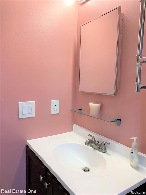 5051 FALMOUTH Drive, Troy, MI 48085 — Photo 20