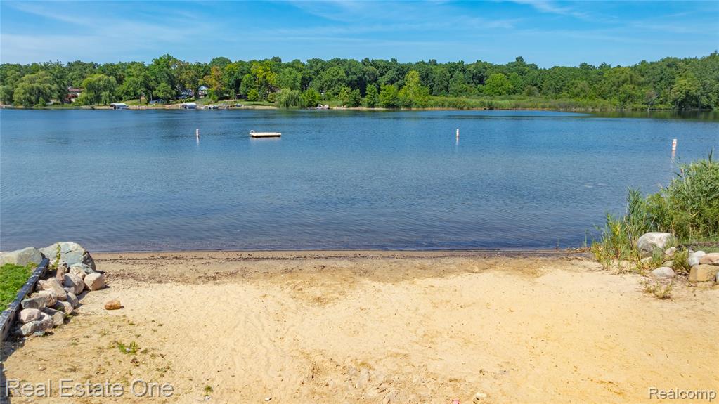 7400 Biscayne Avenue, White Lake, MI 48383 — Photo 44