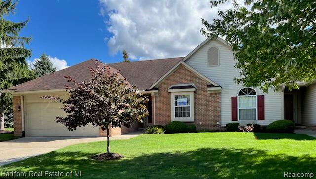 2176 Maplehurst Drive, Walled Lake, MI 48390