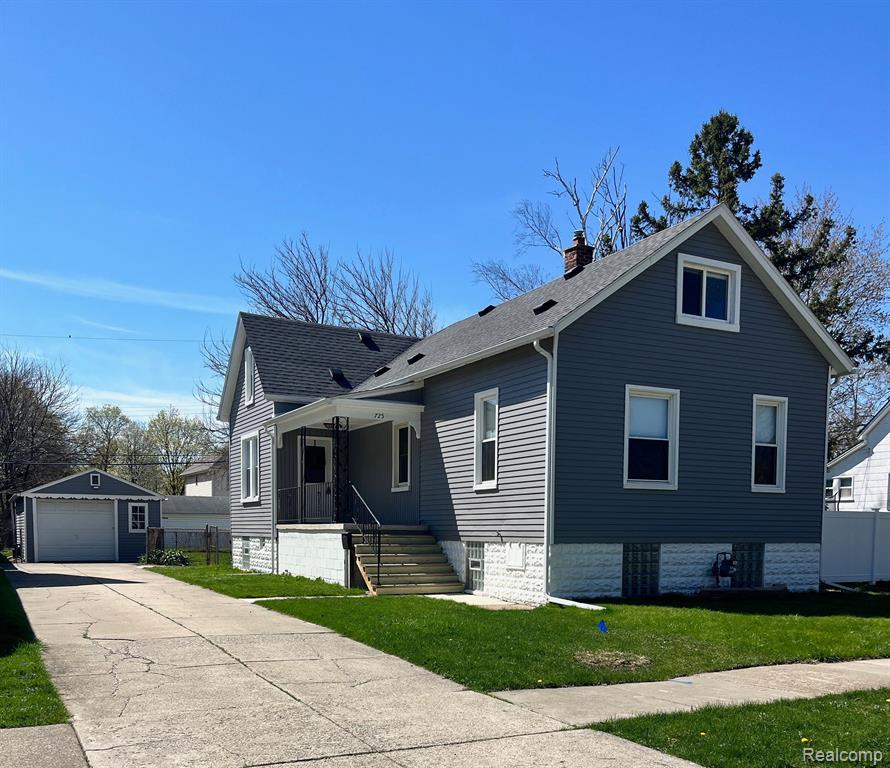 725 ORANGE Street, Wyandotte, MI 48192 — front exterior