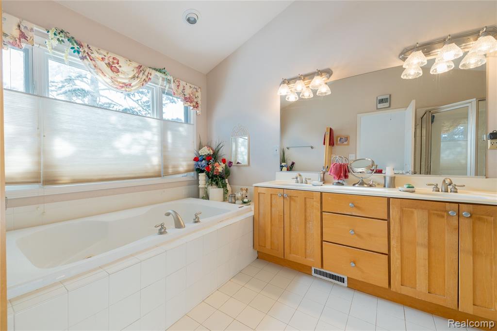 27824 Reo Road, Grosse Ile, MI 48138 — Photo 25