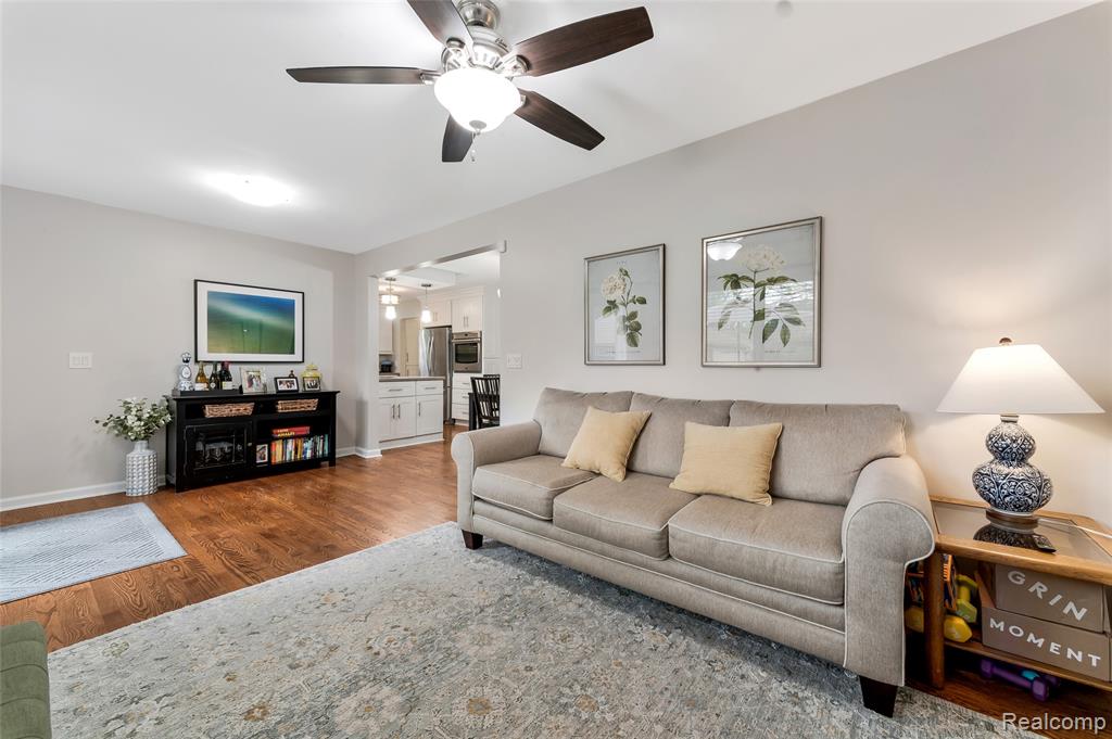 10054 Lincoln Drive, Huntington Woods, MI — Photo 17