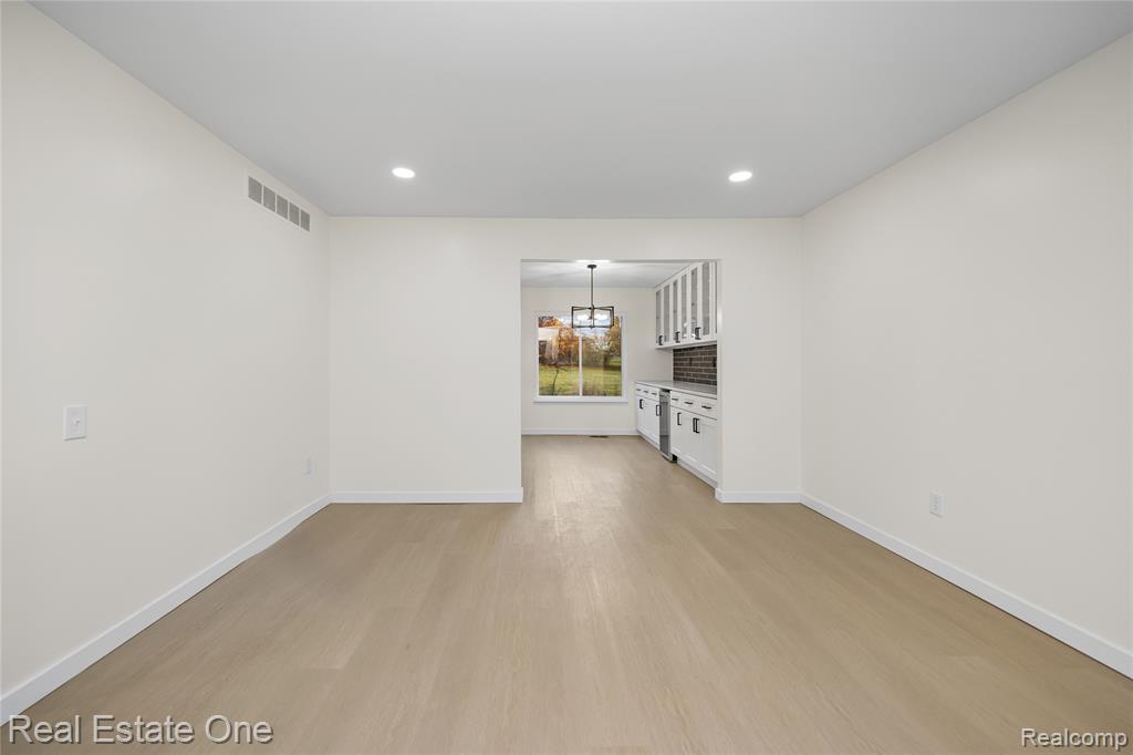 5426 N Piccadilly, West Bloomfield, MI — Photo 14