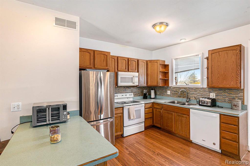 3803 BULL RUN Road, Gregory, MI 48137 — Photo 2