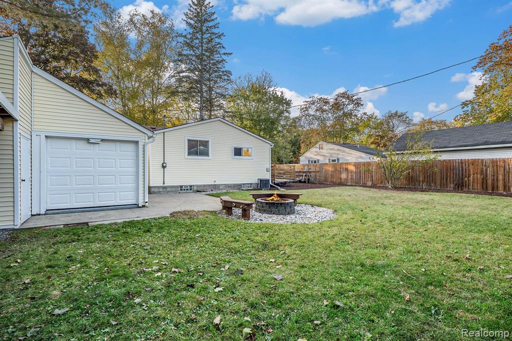 441 CLAYBURN Boulevard, Waterford, MI 48327 — Photo 24