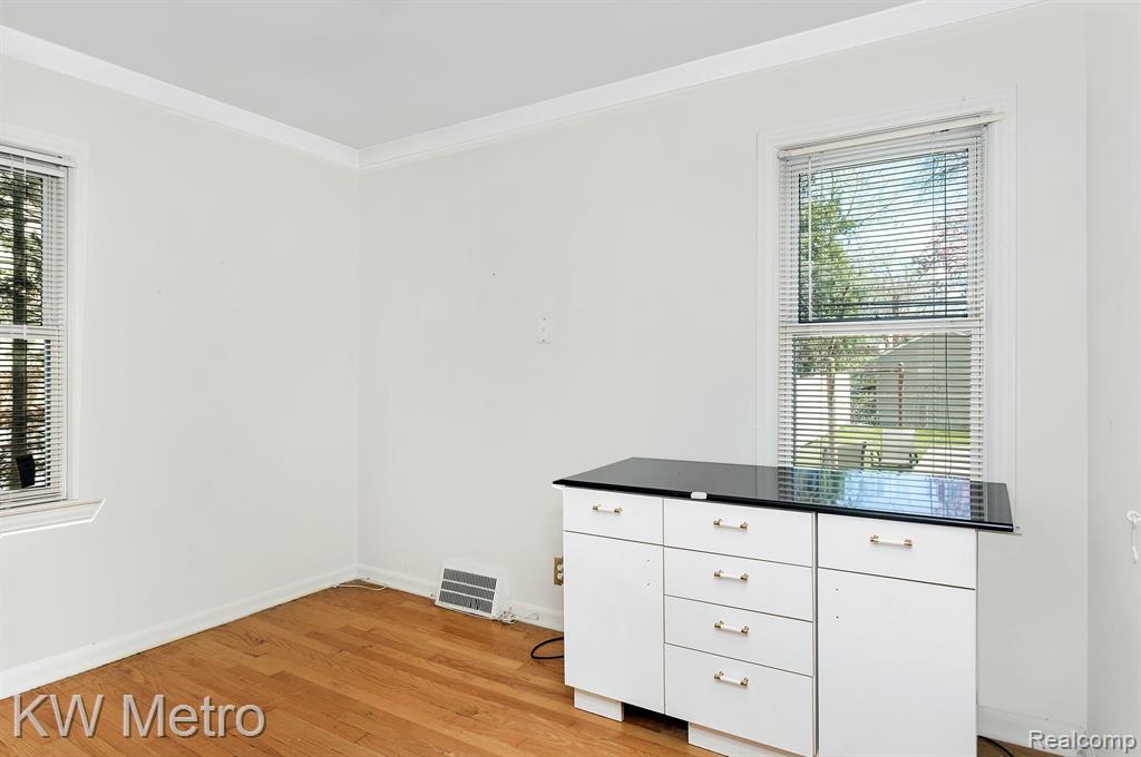 706 N REMBRANDT Avenue, Royal Oak, MI 48067 — Photo 16