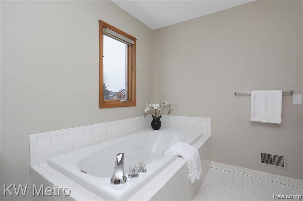 53495 POINSETTIA Drive, Macomb, MI 48042 — Photo 28
