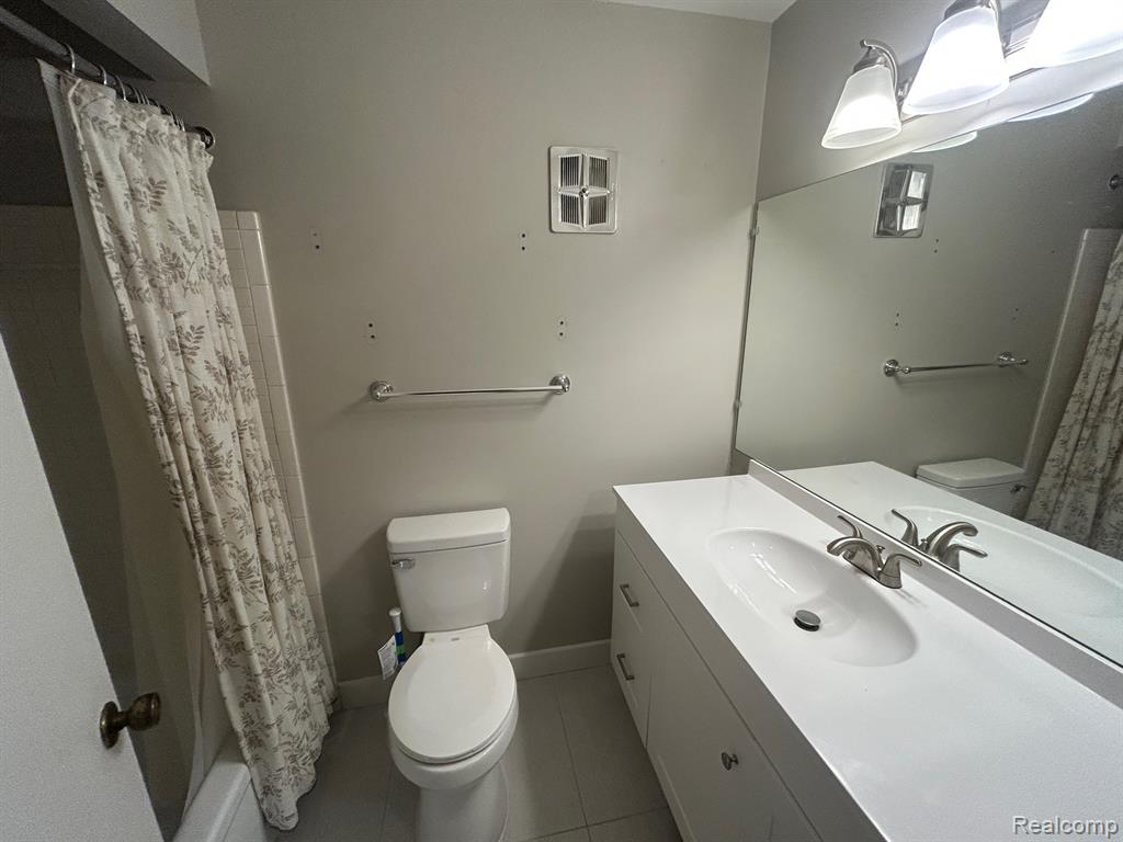 595 E FOX HILLS Drive, Bloomfield Hills, MI 48304 — Photo 13