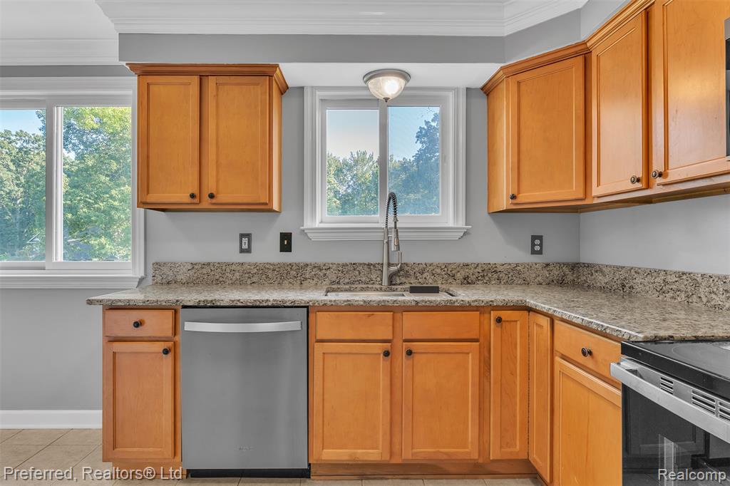 9366 Wild Oaks Circle, South Lyon, MI 48178 — Photo 14