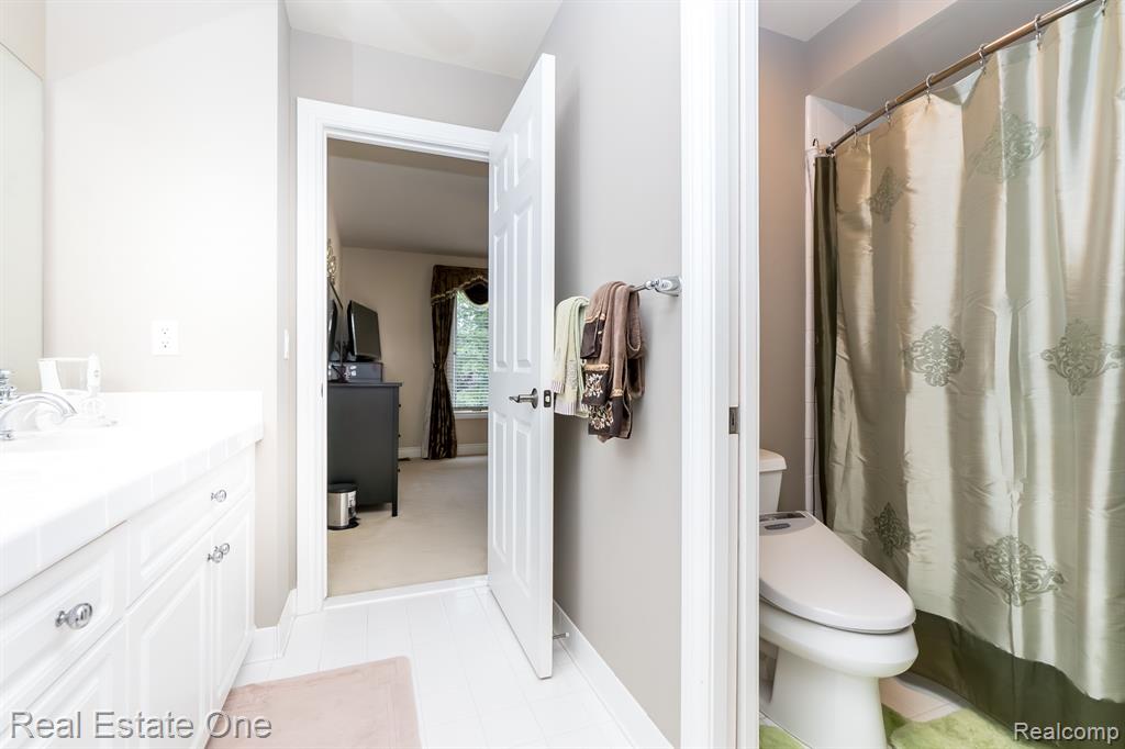 18090 Peninsula Way, Northville, MI 48168 — Photo 69