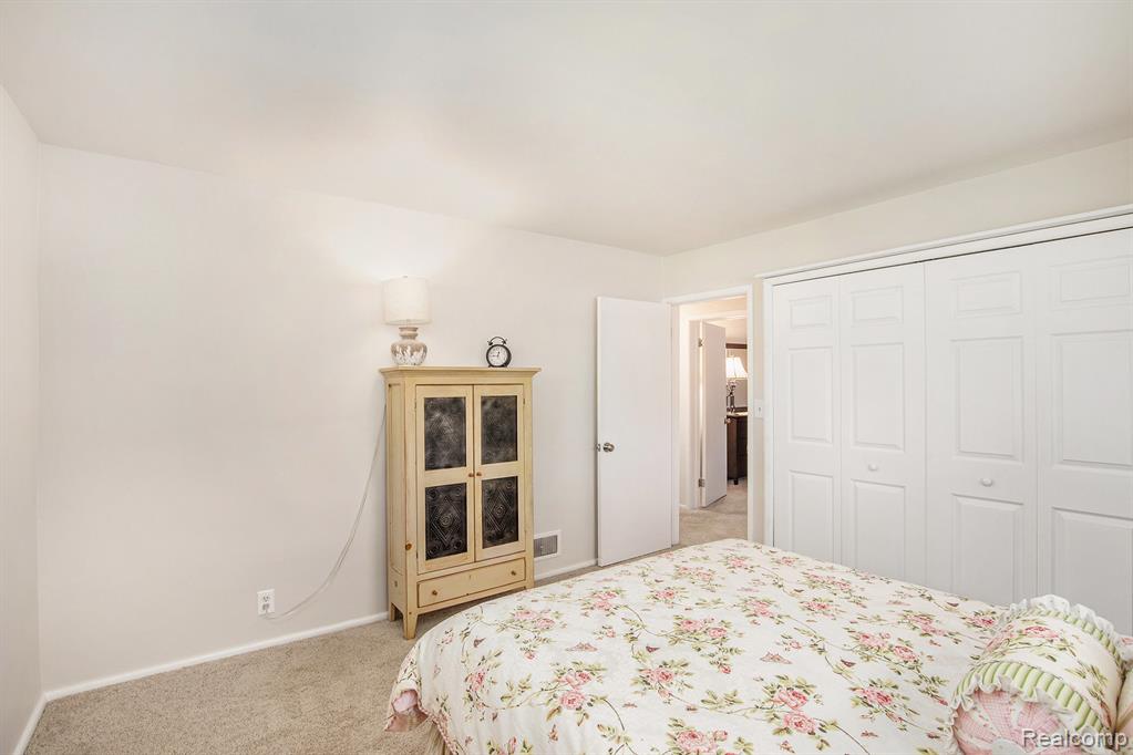 702 E Maple Street, Holly, MI 48442 — Photo 14