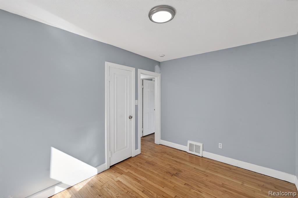 9988 Somerset Avenue, Detroit, MI 48224 — Photo 15