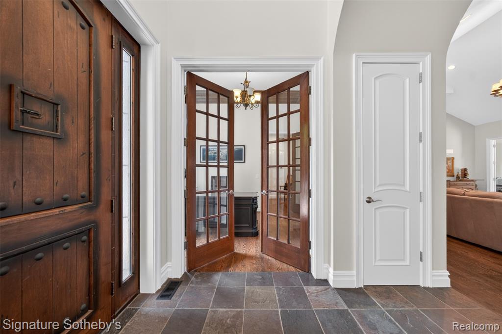 900 Hill Hollow Lane, Milford, MI 48381 — Photo 2