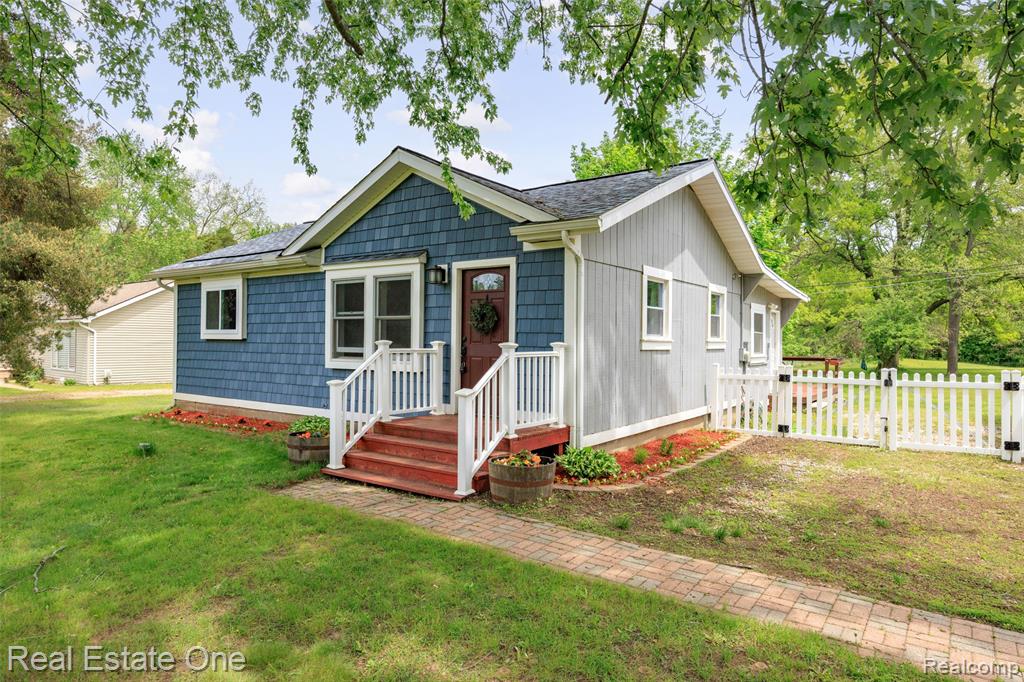 845 Sebek Street, Oxford, MI 48371 — front exterior