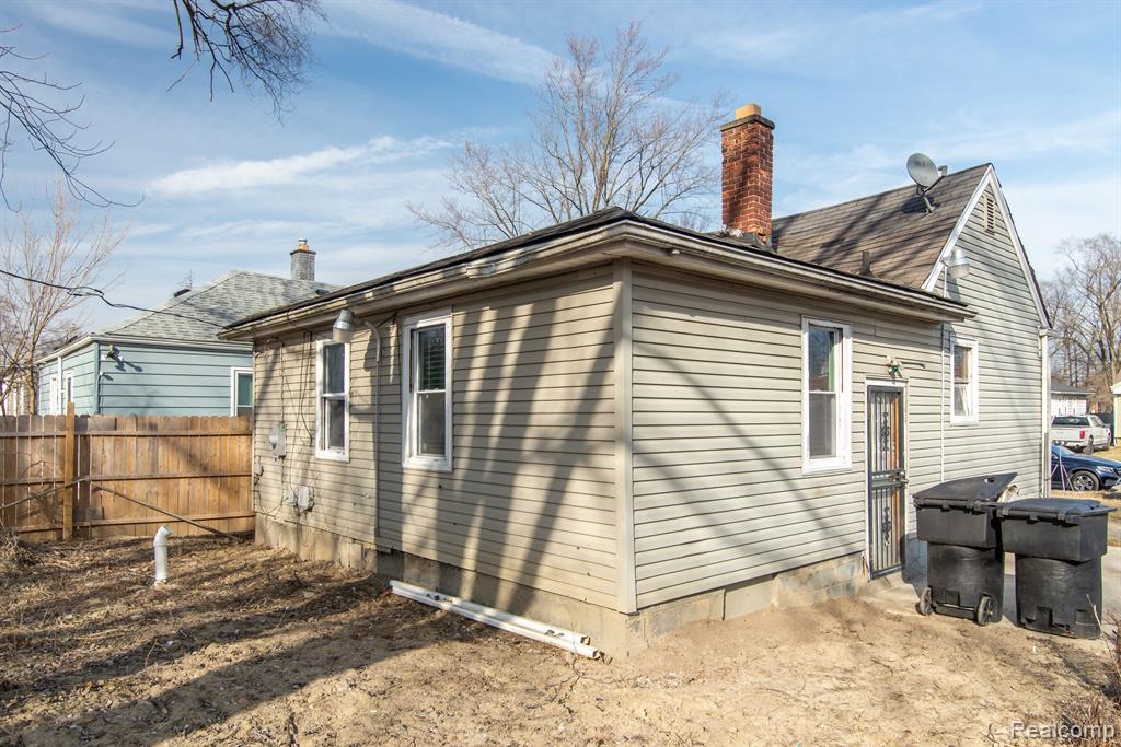 9101 HEYDEN Street, Detroit, MI 48228 — Photo 11