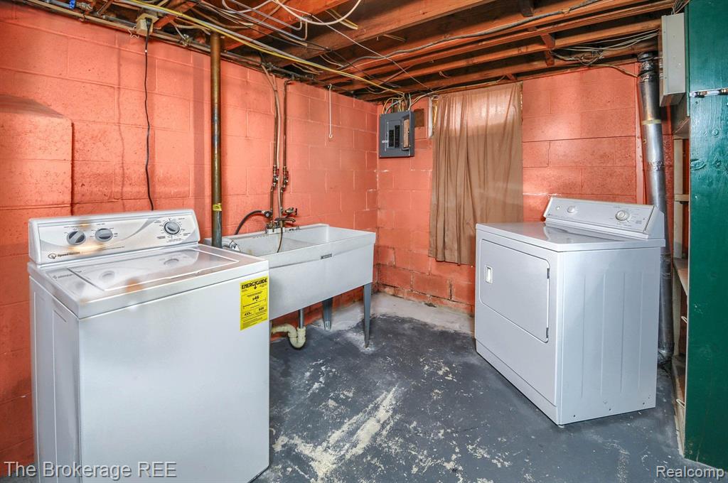 802 W HEMPHILL Road, Flint, MI 48507 — Photo 27