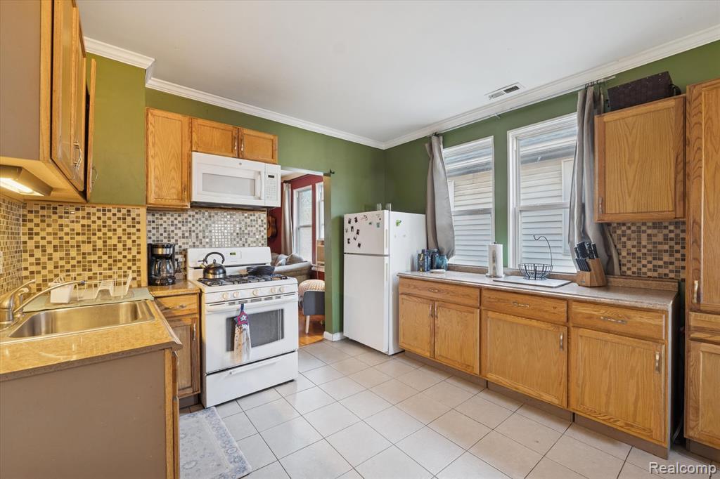 11609 Saint Aubin Street, Hamtramck, MI 48212 — Photo 16