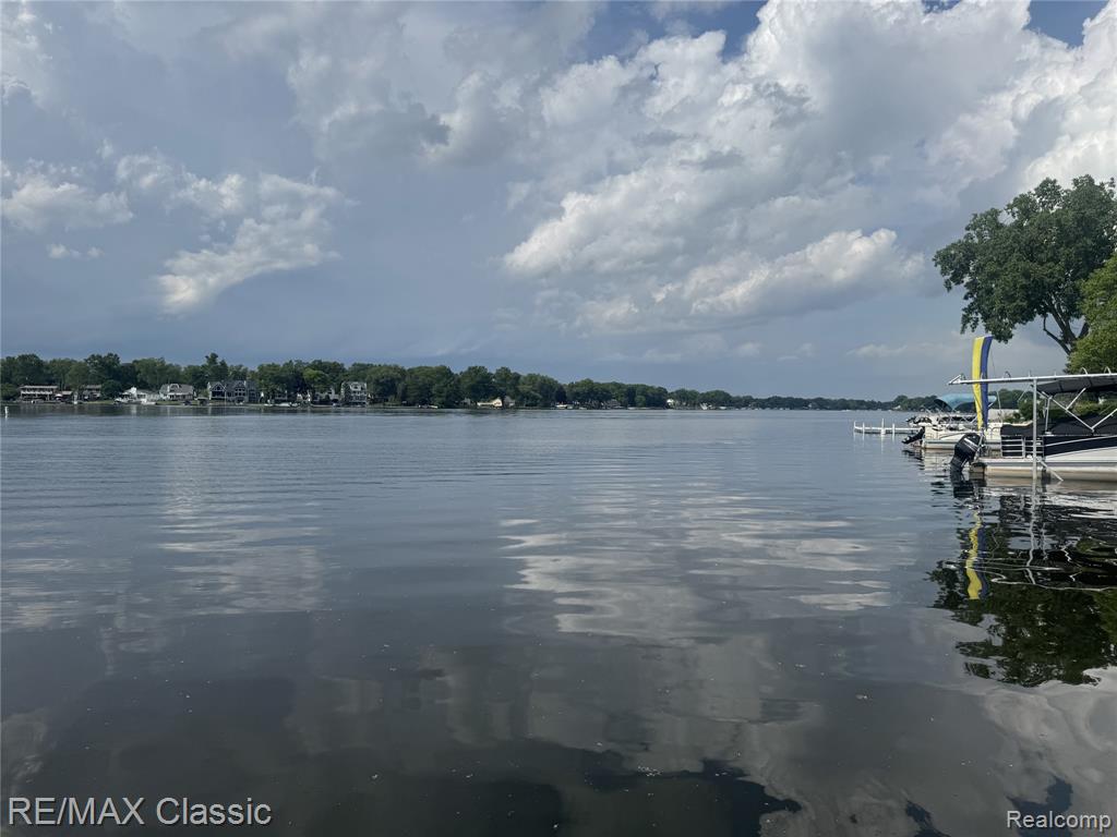 1508 LAKEVIEW Drive, Wolverine Lake, MI 48390 — Photo 5