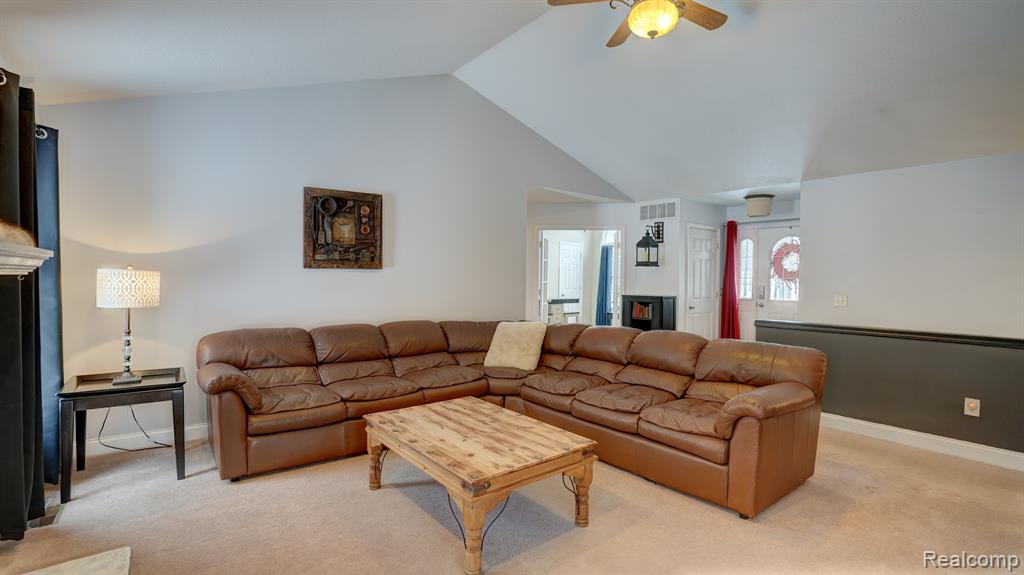 9270 OAKVIEW Drive, Swartz Creek, MI 48473 — Photo 15