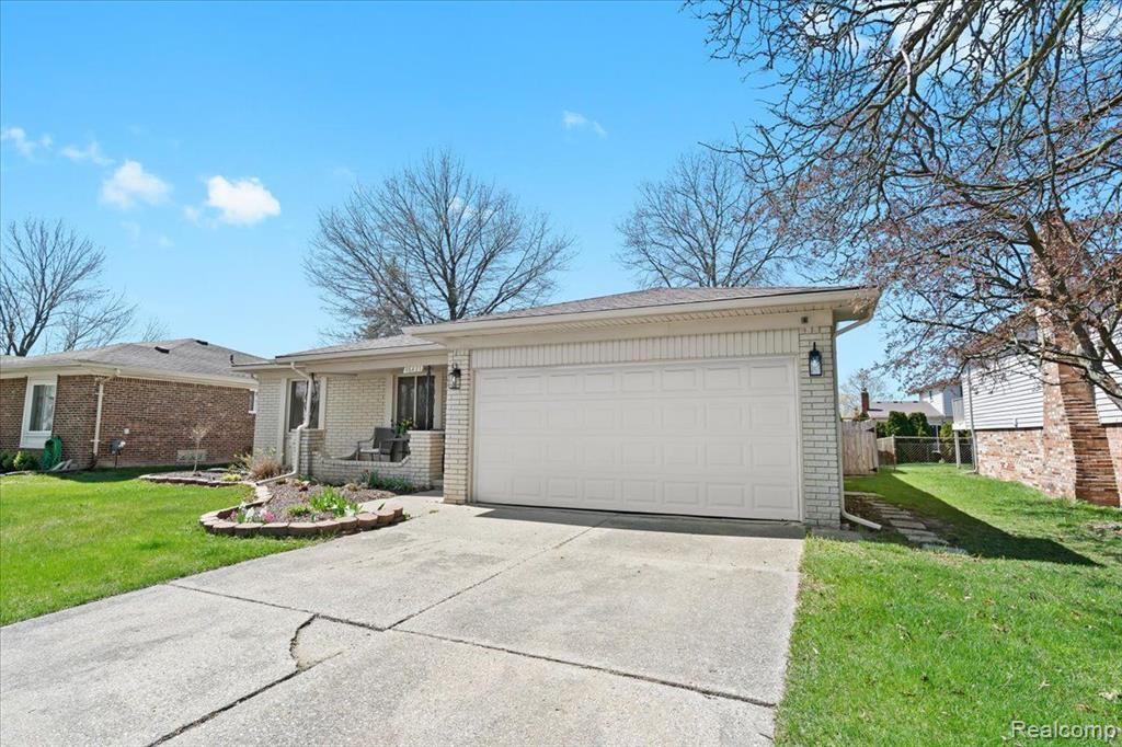 46433 Plum Grove Drive, Macomb, MI 48044 — Photo 3