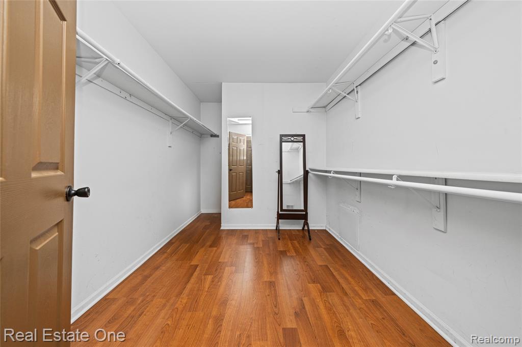 7295 W Maple Road, West Bloomfield, MI — Photo 15