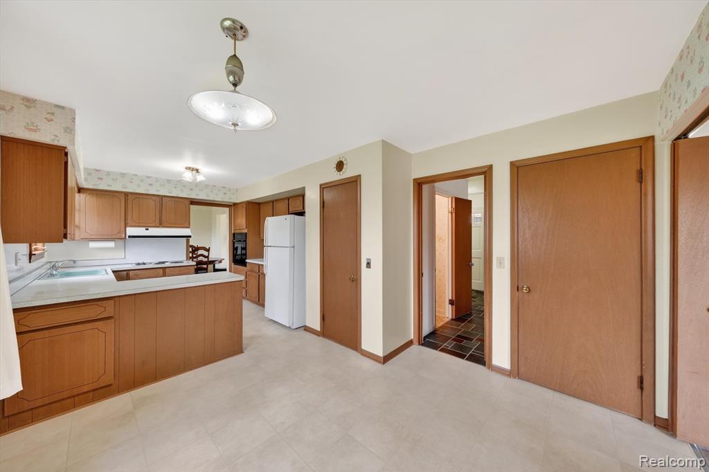 21520 Goethe Ave, Grosse Pointe Woods, MI 48236 — Photo 14