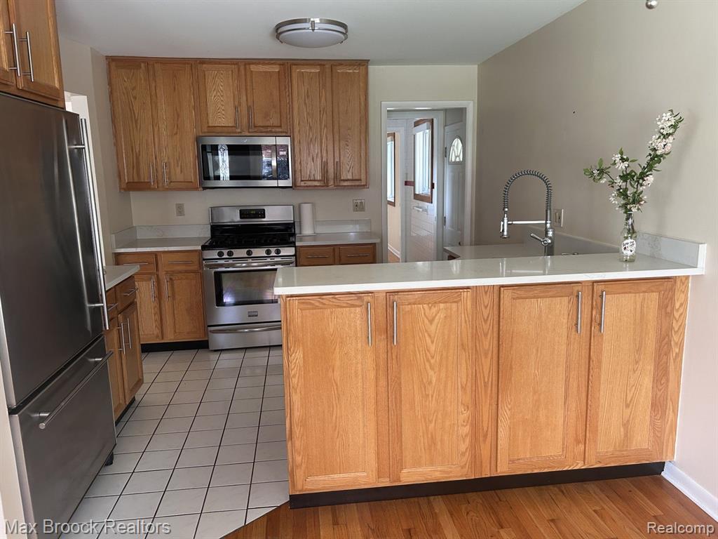 4139 Yorba Linda, Royal Oak, MI 48073 — Photo 3